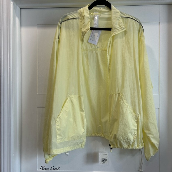 Fabletics Oversized Flyweight Windbreaker light yellow size 2X NWT - Picture 4 of 8